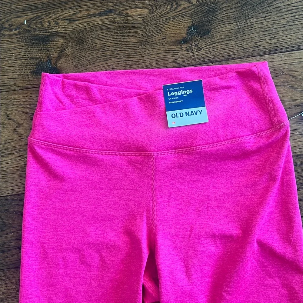 Old Navy Extra HighWaisted CloudComfy 7/8 Leggings hot pink Flamingo, Medium NWT - Picture 7 of 9